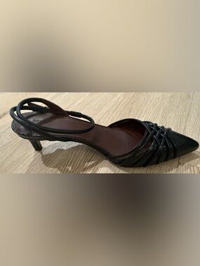 Bernardo Minu Black Pointy Leather Adj. Strappy  Kitten Heel Pumps  Sz 7.5 NWT